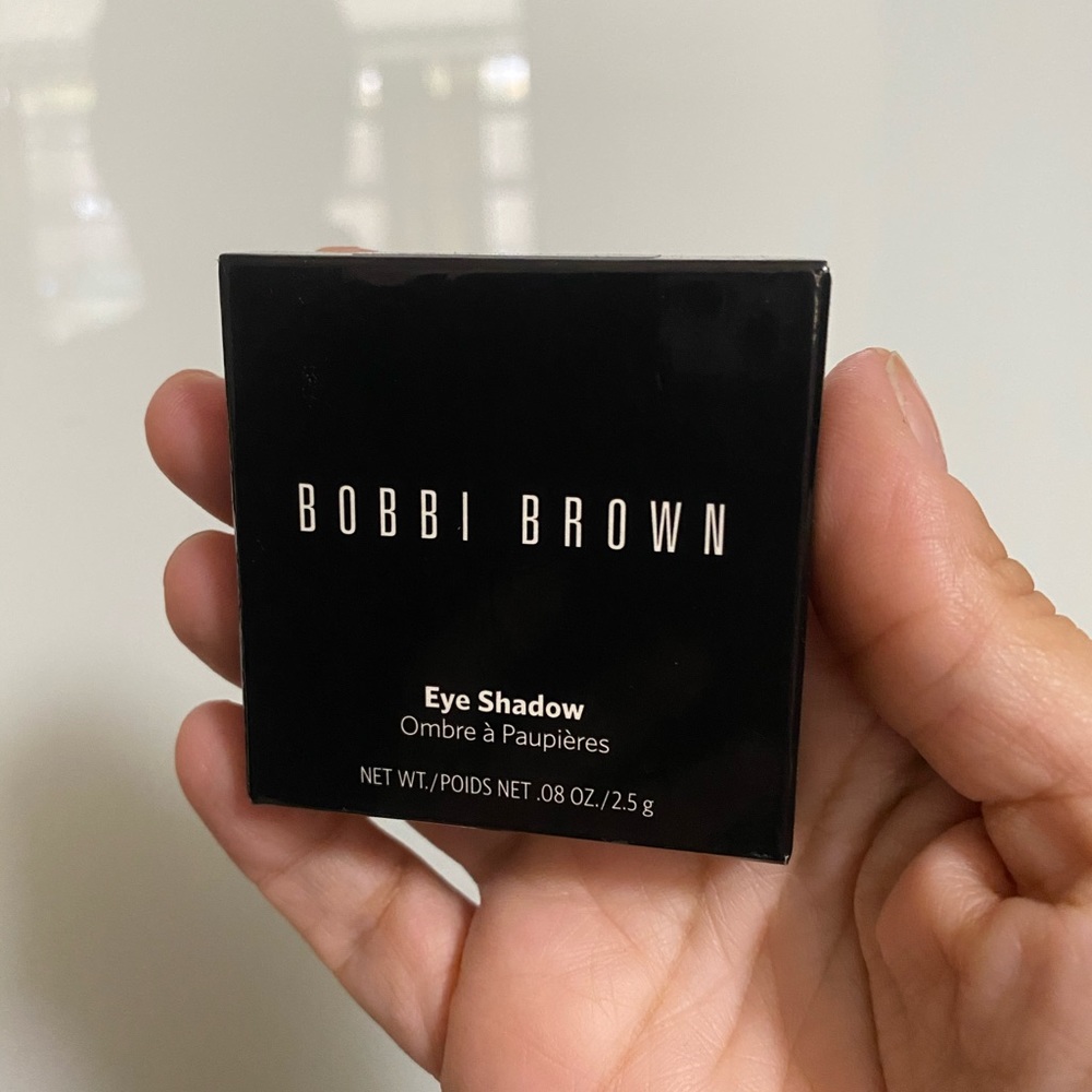Bobby Brown Eyeshadow Shade Saddle (ash brown) - Picture 3 of 7